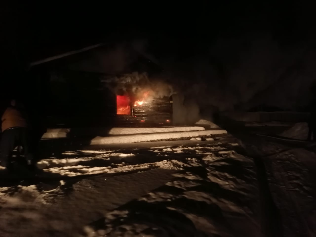 фото пожара гаражей