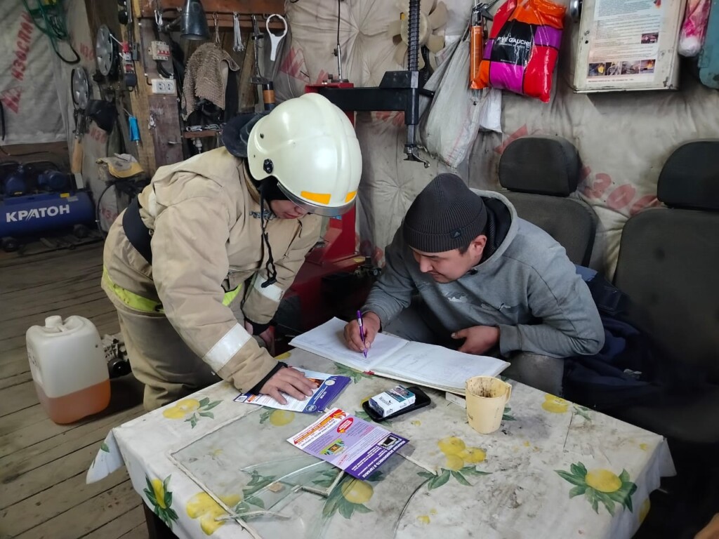 Профилактические рейды по гаражам в Томпонском районе