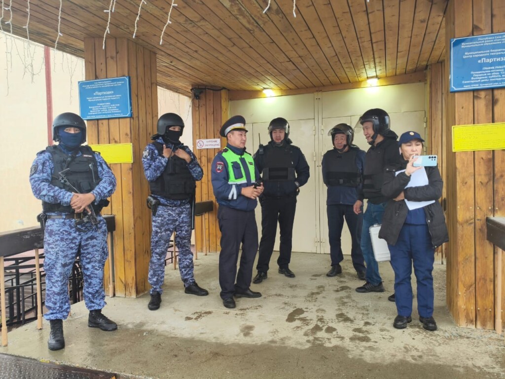 В Сунтарском районе отработали эвакуацию на избирательных участках